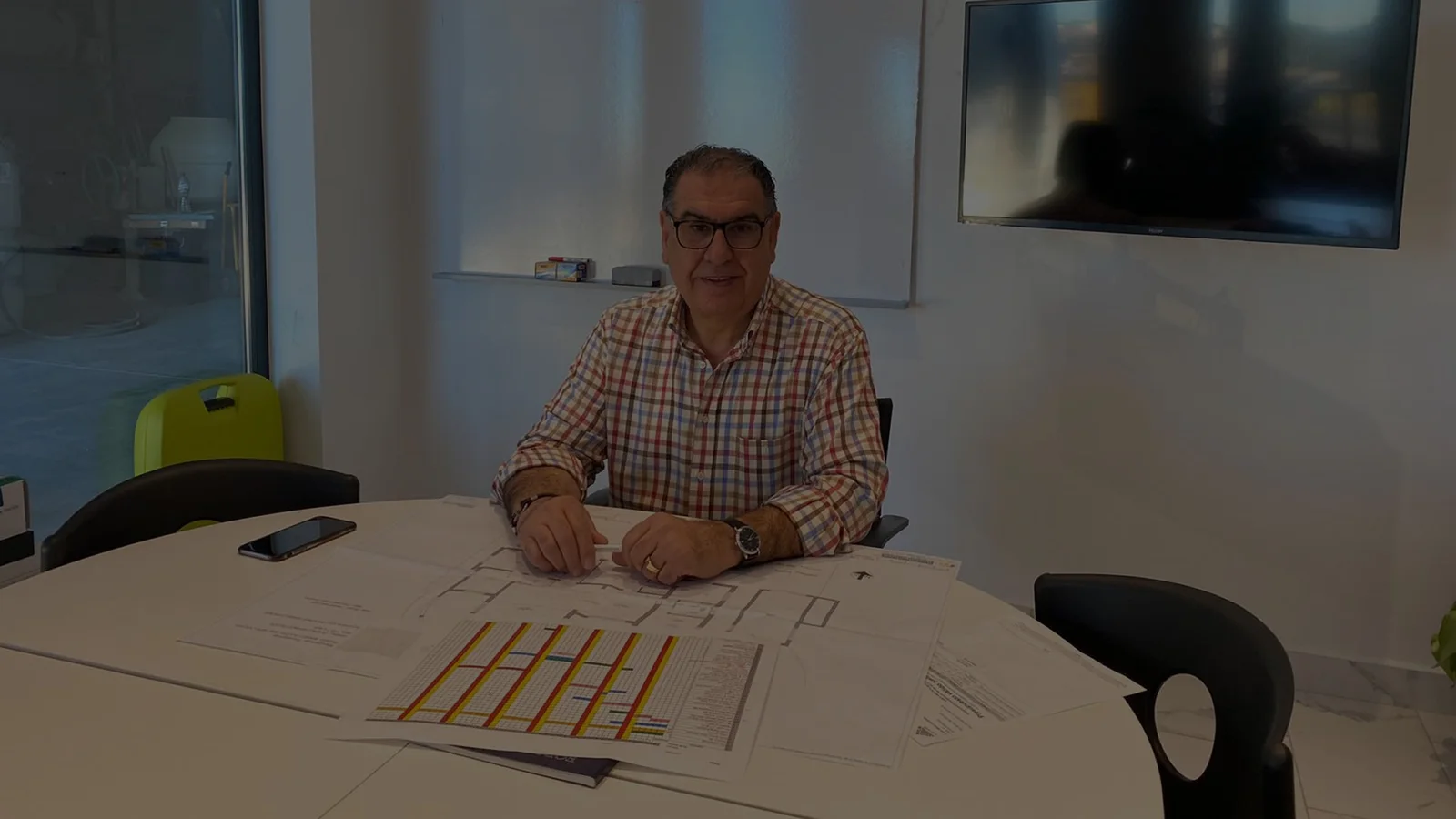 Sirwan Berzindzi reviewing plans at Nordic Constructions